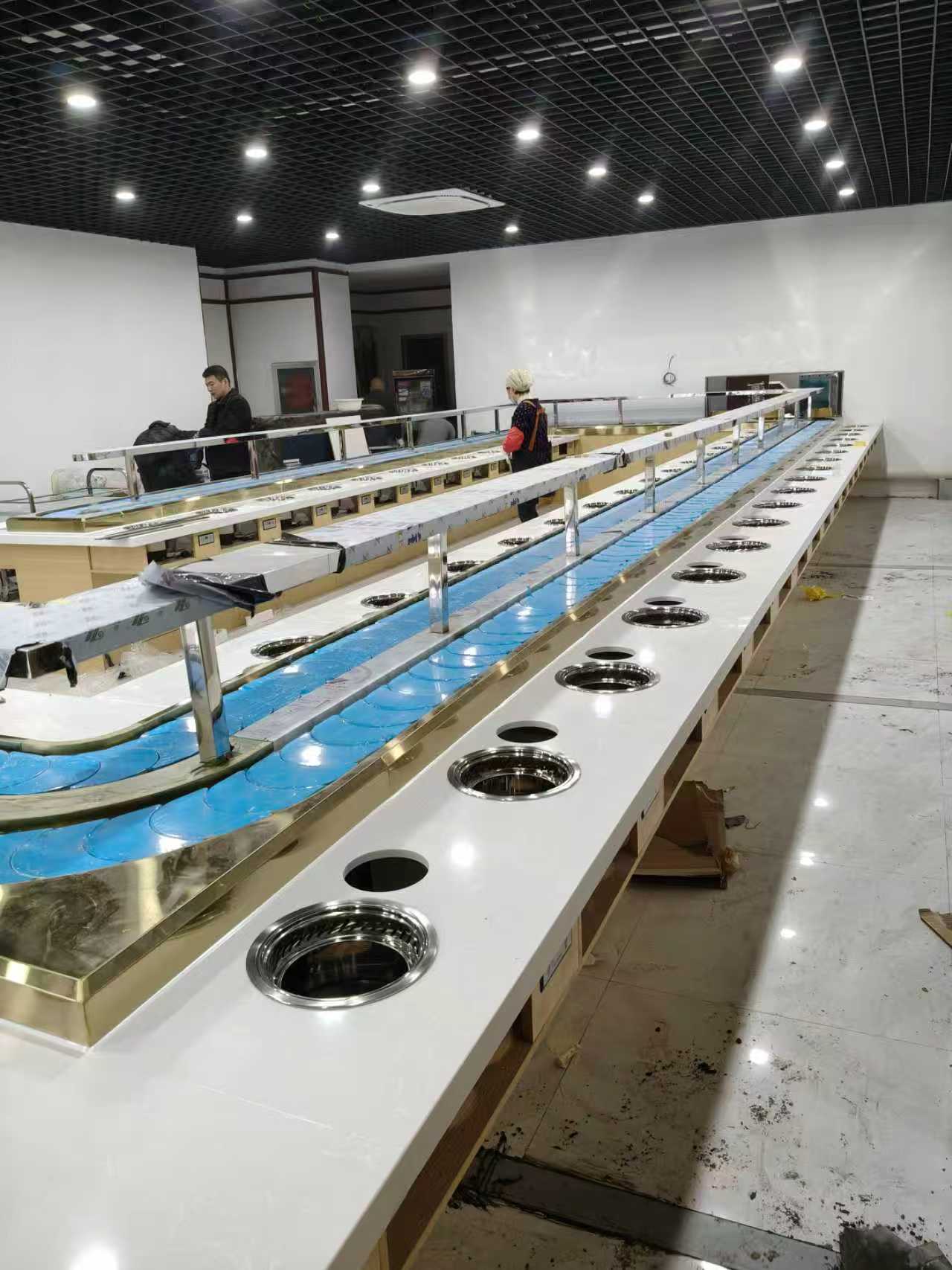 無(wú)煙旋轉(zhuǎn)火鍋設(shè)備